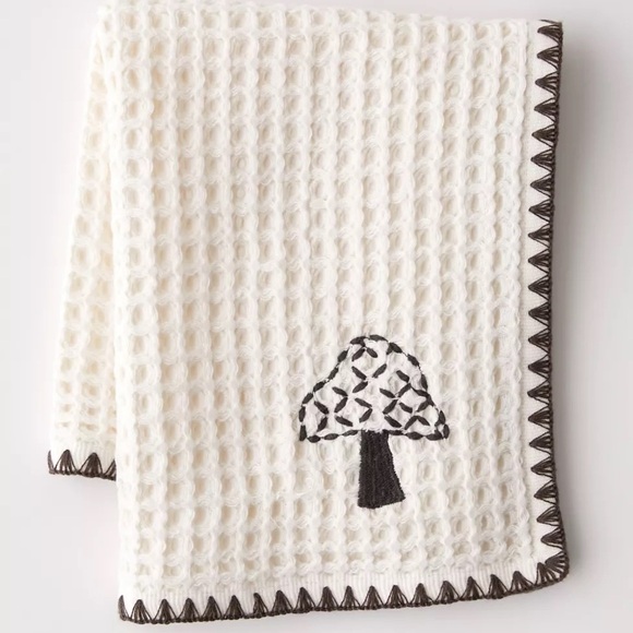 🎉🎉HOST PICK🎉😊Urban Outfitters Critter Waffle Tea Towel, Cream, NWT - Picture 2 of 11
